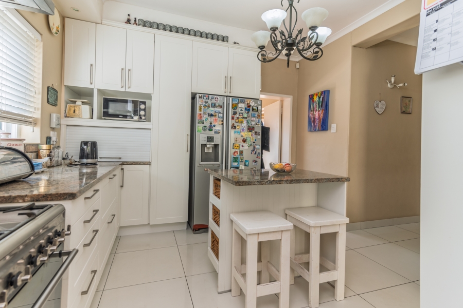 5 Bedroom Property for Sale in Fish Hoek Western Cape